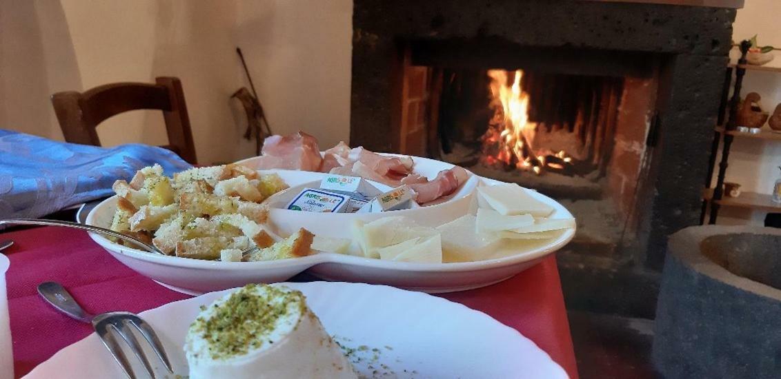 Agriturismo Sole Di Sicilia Randazzo Eksteriør bilde